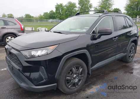 2019 Toyota Rav4 Le z USA, uszkodzony, nr VIN JTMF1RFV6KD016360